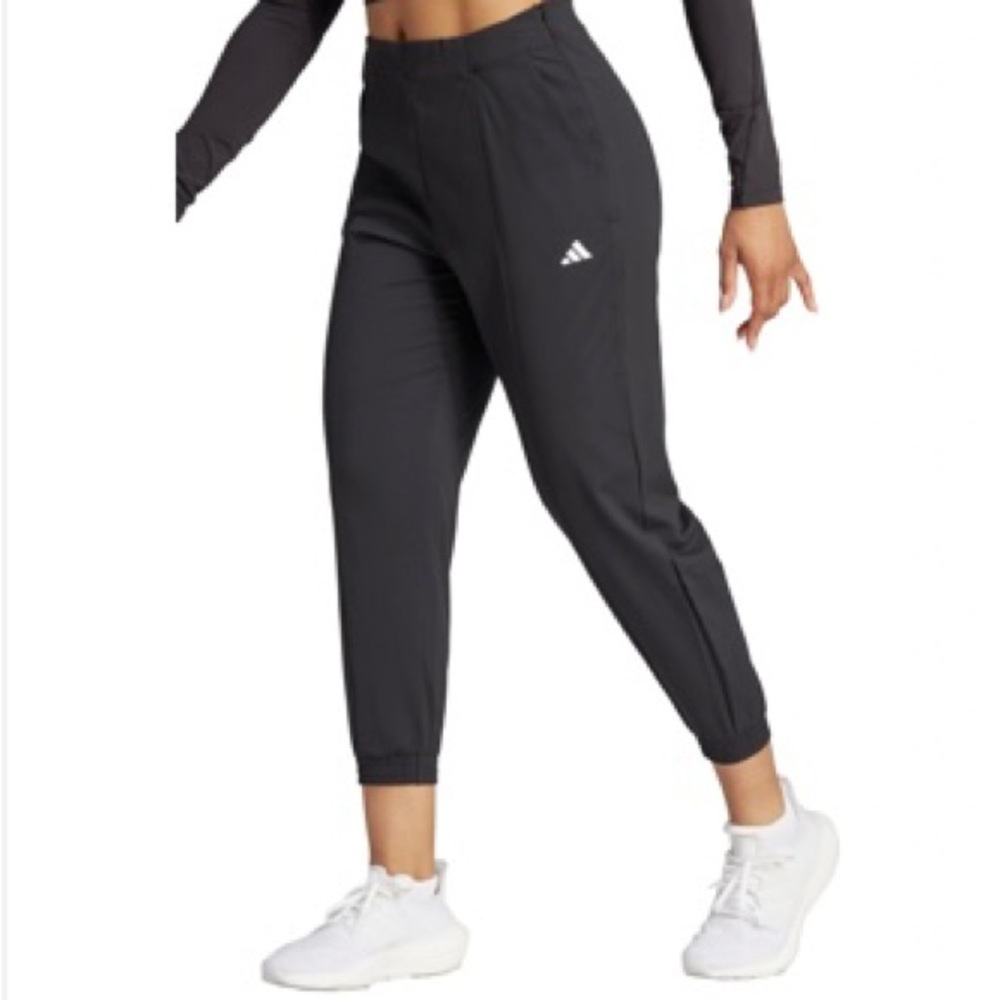 New w/tags Summer adidas AEROREADY Woven Crop Pants🌺